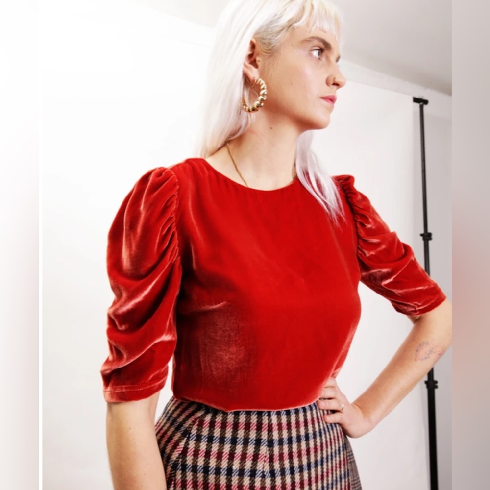 Kurt Lyle velvet Nina top in flame